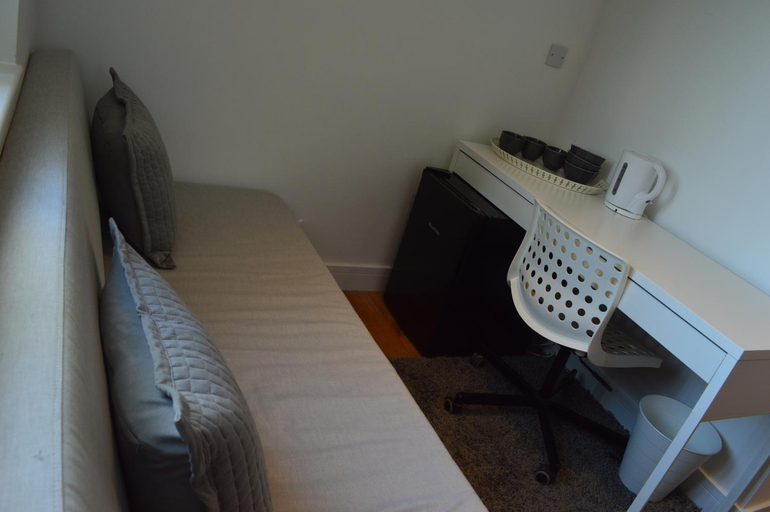 Bedroom 1, Bell Gate House, Leicester