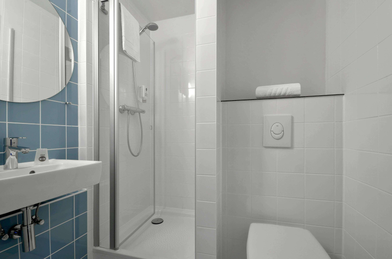 Bathroom 5, B&B Hotel Leipzig-Nord, Leipzig