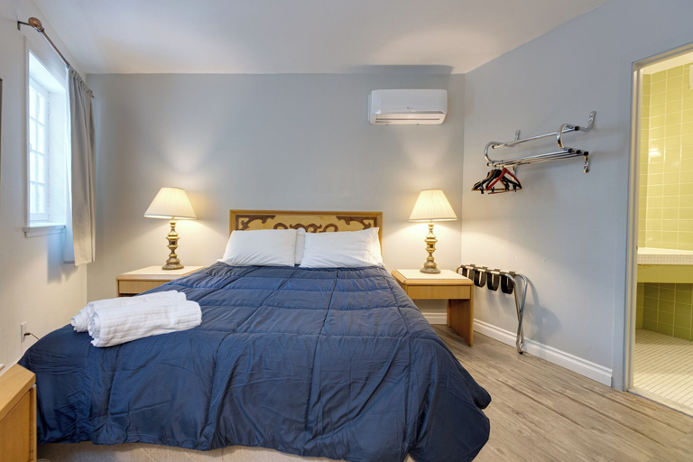 Others 4, Hotel Le Cavalier - M11, Communauté-Urbaine-de-Québec