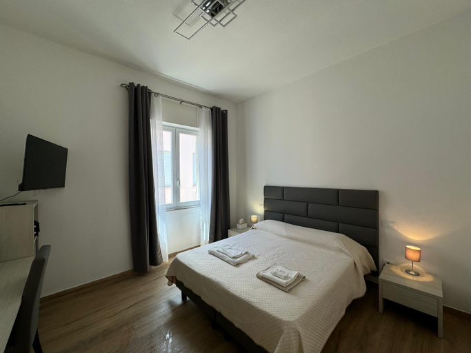 Others 4, Montecristo B&B, Grosseto
