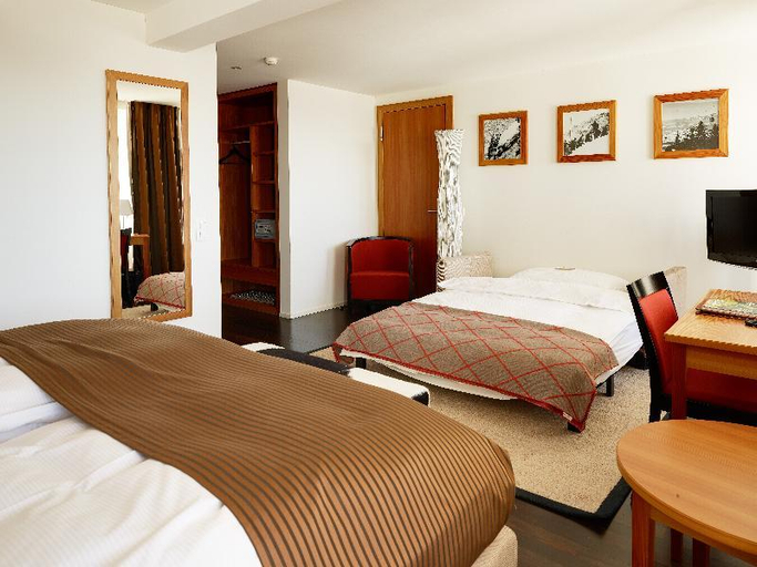 Bedroom 2, Hotel Pilatus-Kulm, Luzern
