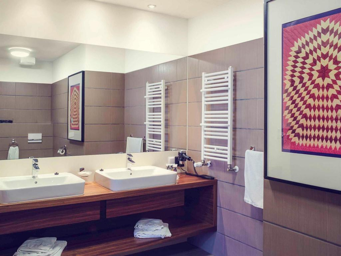 Bathroom 13