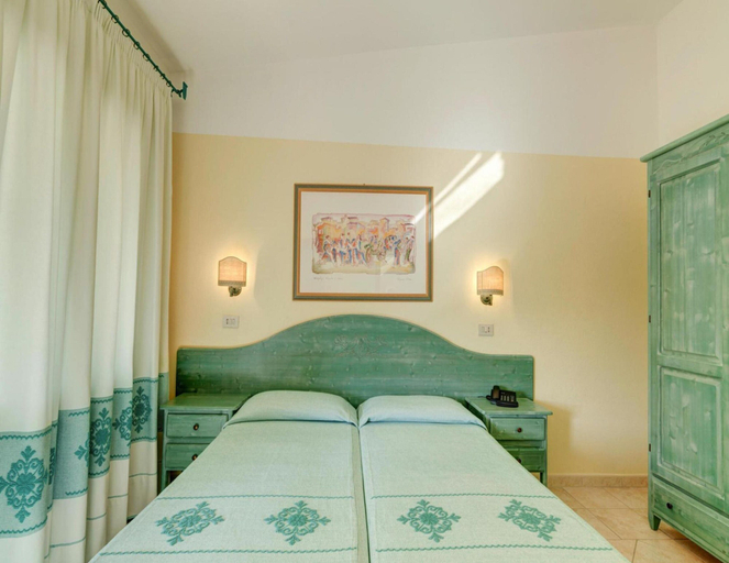 Bedroom 2, Apartment in Sos Alinos Near Cala Liberotto, Nuoro