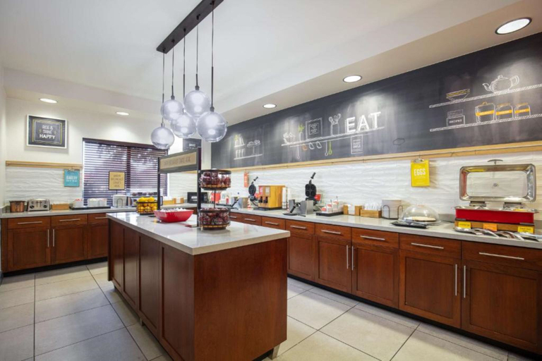 Food & Drinks 5, Hampton Inn Medford, Jackson