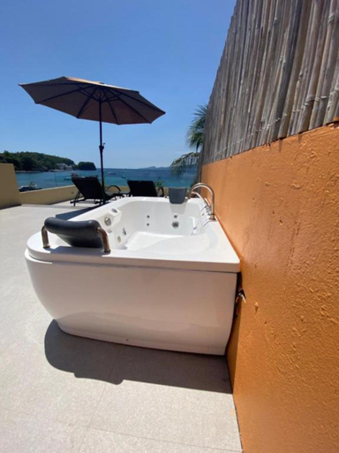 Bathroom 4, Papa Freds Beach Resort, Puerto Galera