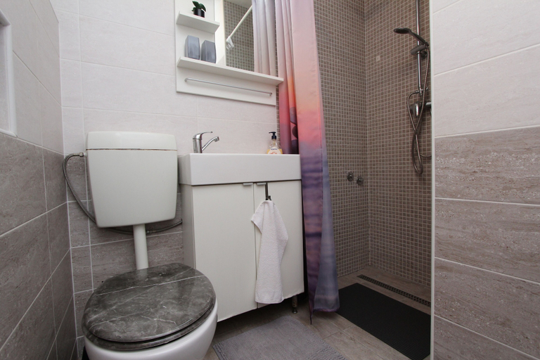 Bathroom 4, Studio Tomi, Rovinj