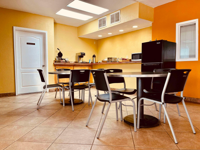 Others 5, Econo Lodge Del Rio, Val Verde