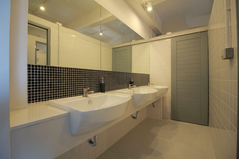 Bathroom 4, Hobnob Hostel - Adults Only, Muang Chiang Mai
