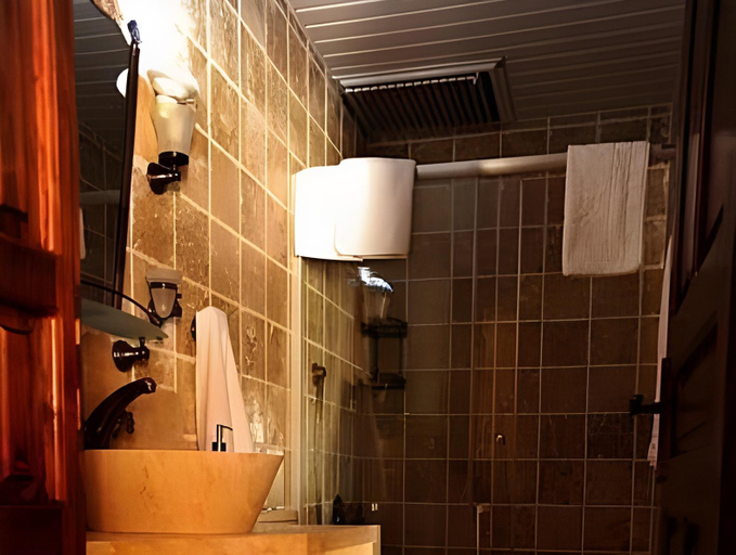 Bathroom 4, Likya Yolu Palas, Kale
