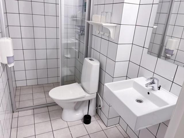 Bathroom 3, Verkshotellet Jørpeland, Strand
