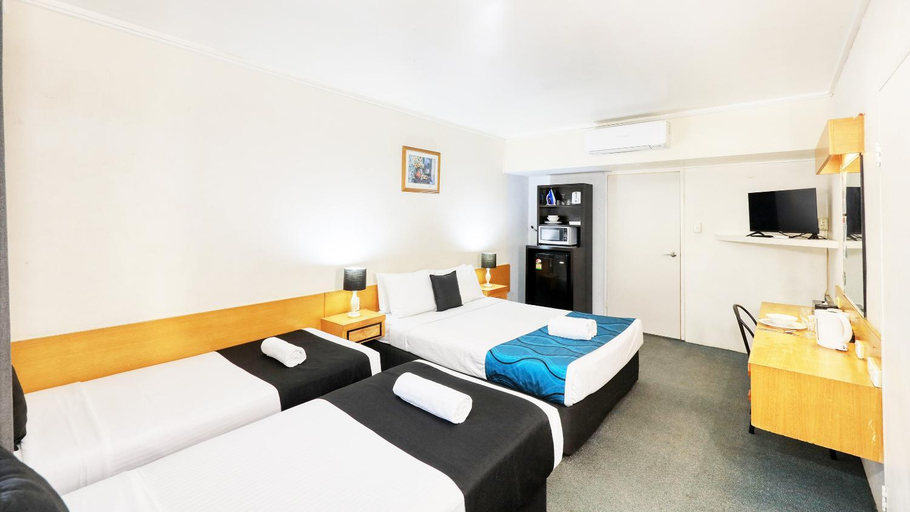 Bedroom 2, Tropical Gateway motor inn, Rockhampton