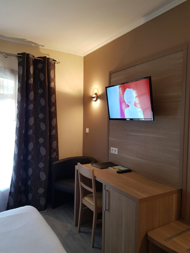 Bedroom 2, Auberge de la Tour -Appartements-, Hérault