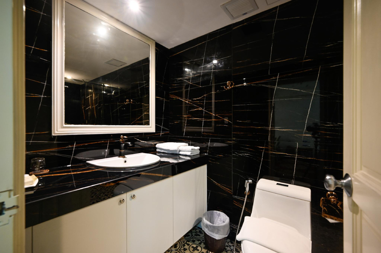 Bathroom 15