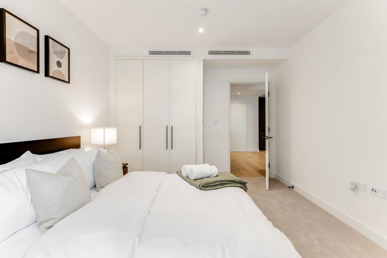 Others 3, Khayat Homes - The Riverre - Luxury 2 Bed Apt, London