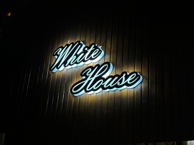 Others 2, White House, Targu Jiu