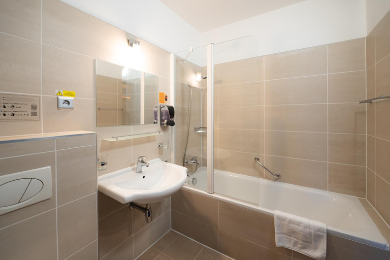 Bathroom 2, Hotel Liberec, Liberec