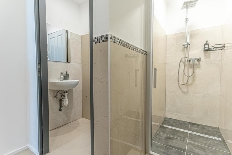 Others 3, Wiener Stadthalle Boutique Rooms - ideal for couples, Wien