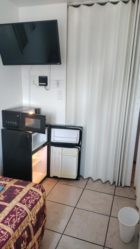 Others 5, Crown Inn & Suites, San Diego