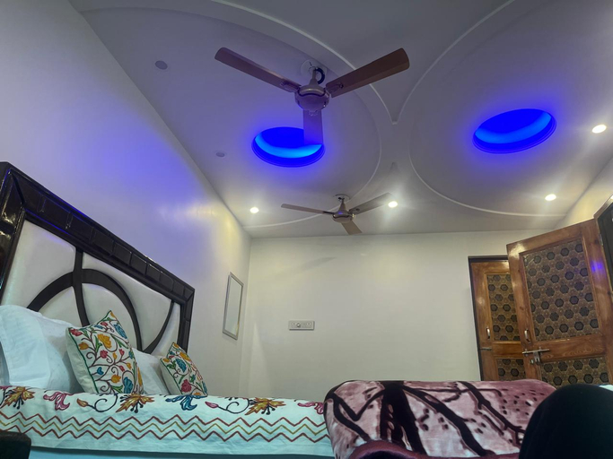 Bedroom 3, Al Mubeen, Srinagar