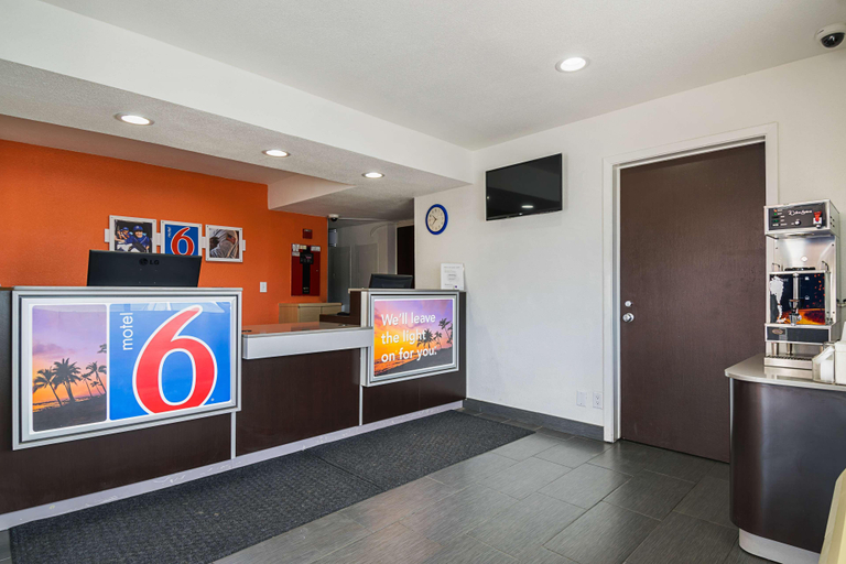 Public Area 2, Motel 6 Lost Hills, CA, Kern