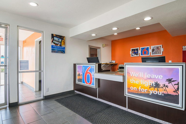 Public Area 2, Motel 6 Lost Hills, CA, Kern