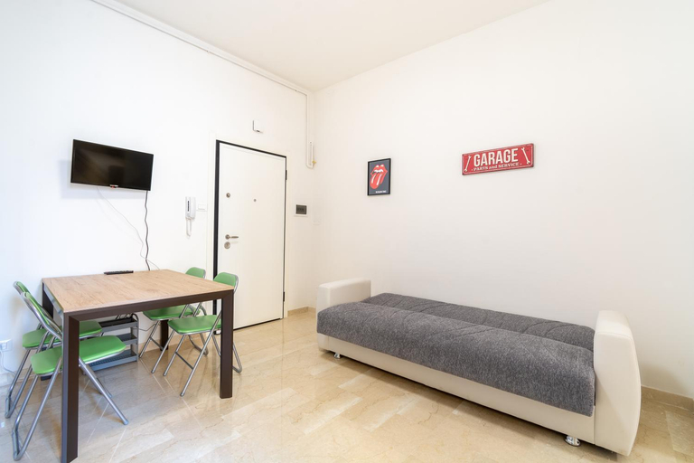 Others 4, HouSmart San Carlo 17, Bologna