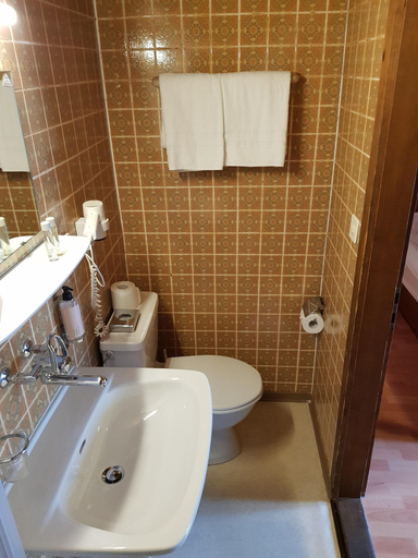 Bathroom, Schloss-Hotel Swiss-Chalet, Küssnacht