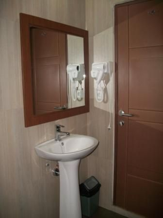 Grand Dian Hotel Bumiayu - Tap to explore photos