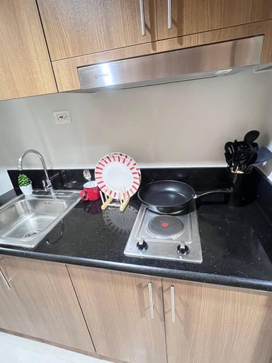 Others 5, Unistay Shore3 Poolview w bal, Pasay City