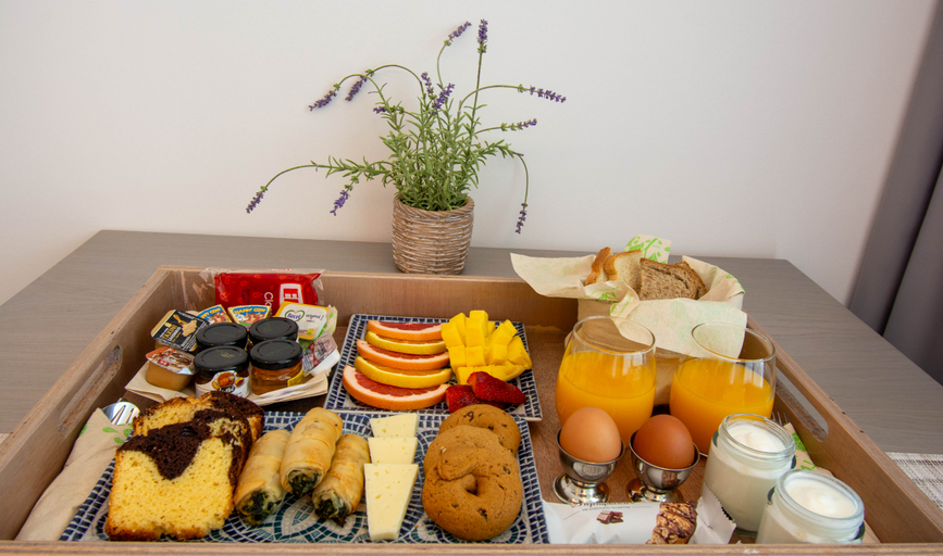 Food & Drinks 5, Ebenus Suites "by Checkin", Crete