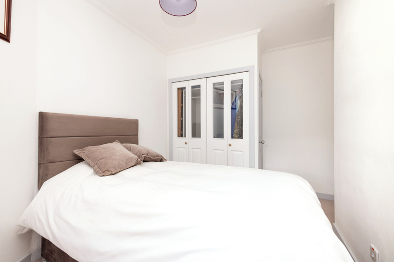 Bedroom 4, Spacious 2-Bedroom Ground Floor Flat, Edinburgh
