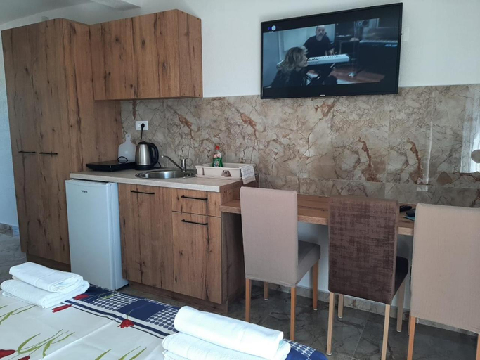 Others 4, Đuricic Apartmani