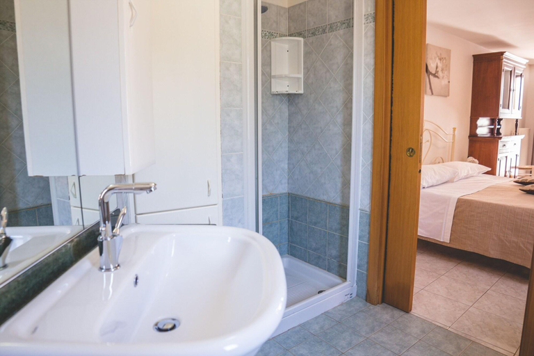 Bathroom 5, Trullieu Guesthouse, Bari