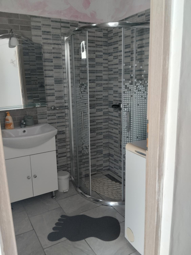 Bathroom 2, 6 M, 50 m do plaze, Lopar/Supetarska Draga