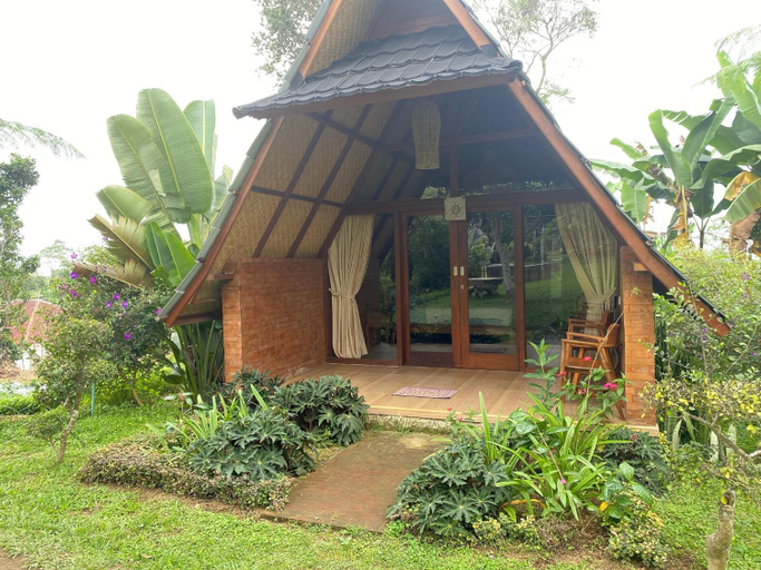 Exterior 18