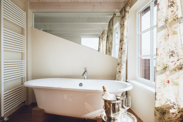 Bathroom 4, Relais & Chateaux Hotel Castel Fragsburg, Bolzano