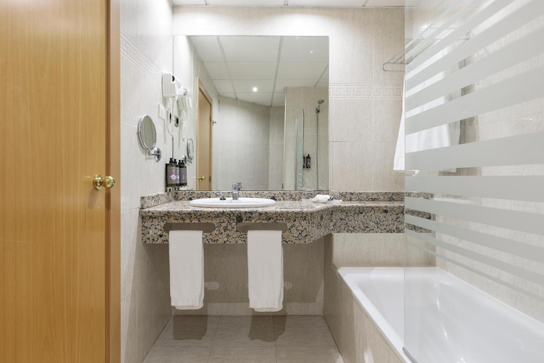 Bathroom 5, Hotel Best Benalmadena, Málaga