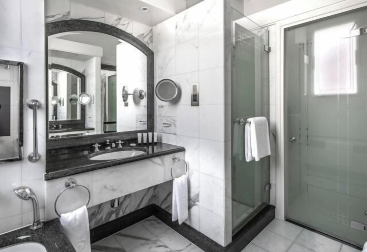 Bathroom 19