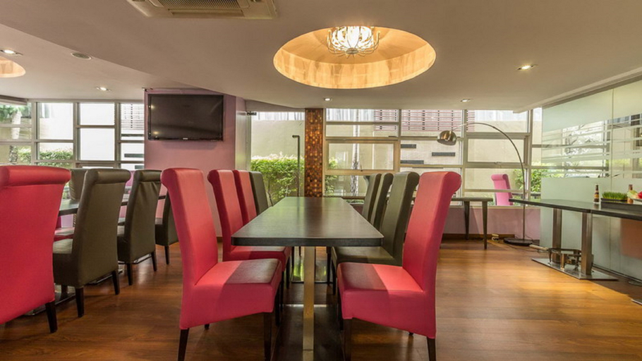 Food & Drinks 5, Klassique Sukhumvit, Wattana