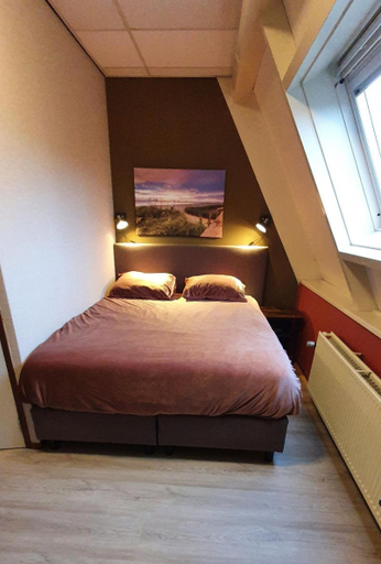 Bedroom 4, Hotel t Heerenlogement, Harlingen