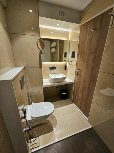 Bathroom 5, Hotel Golden Nest - Thane , Thane