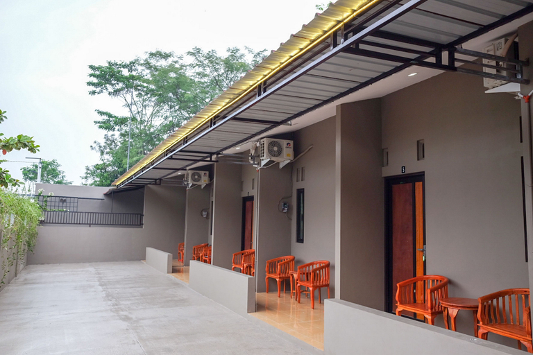 Exterior & Views 4, RedDoorz Syariah near Exit Tol Pemalang Comal 2, Pemalang