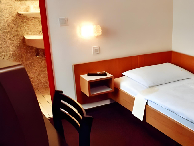 Bedroom 2, Hotel Meran Hallenbad & Sauna, Regionalverband Saarbrücken