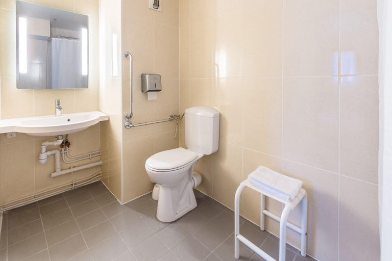 Bathroom 5, B&B HOTEL Châlons-en-Champagne, Marne