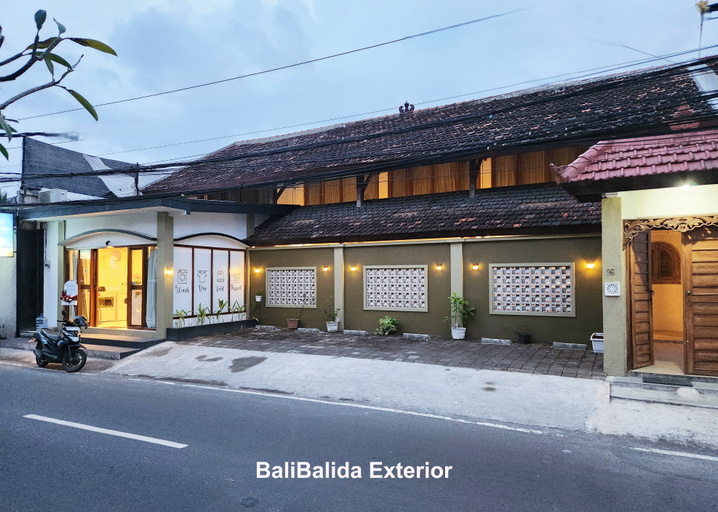 Exterior & Views