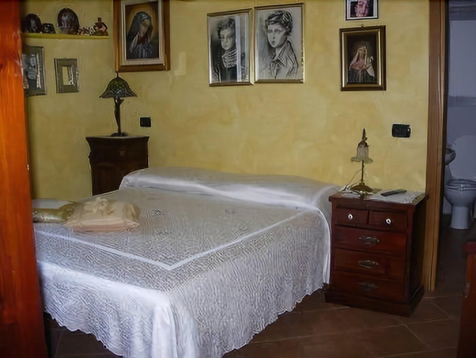 Bedroom 3, Albergo Locanda Borgo Antico, Savona