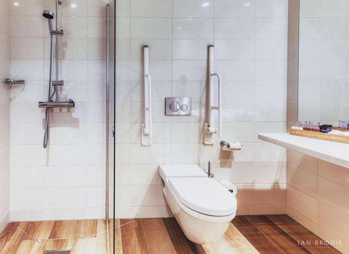Bathroom, Wood Hotel - Frich's Hotel & Spiseri, Ringsaker