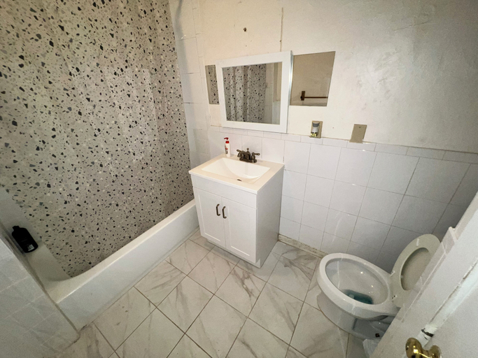 Bathroom 4, 184 Heath St, Boston