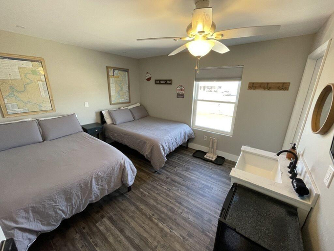 Bedroom 2, Talkin Tackle Outfitter and Lodge, Hamilton