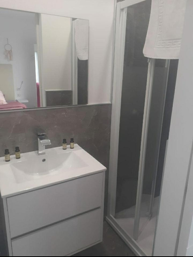 Bathroom 2, Love Room Seduction, Seine-Saint-Denis